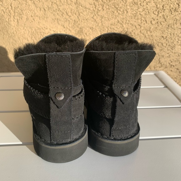 NWOT UGG black suede shearling ankle boots size 6.5 - Picture 4 of 14